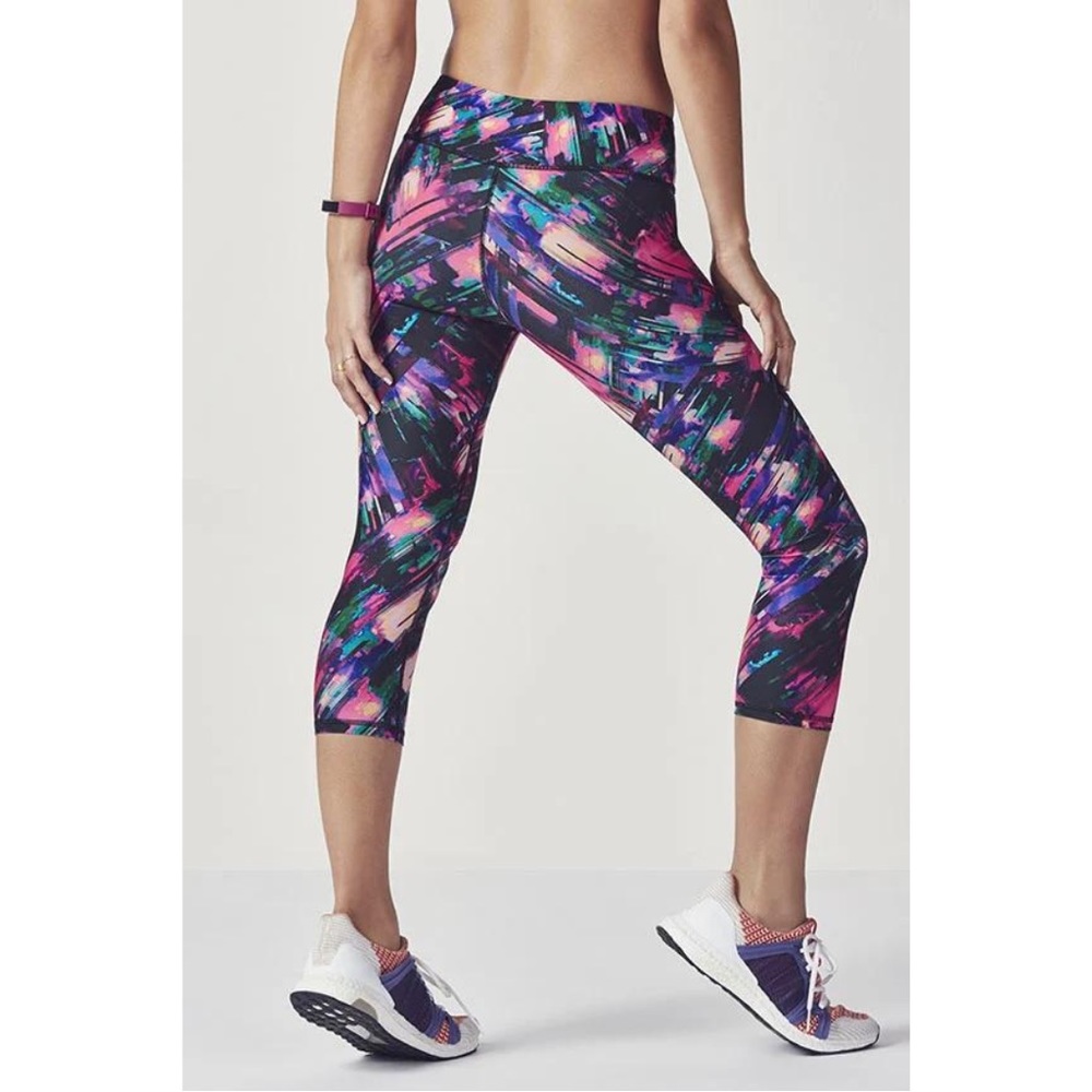 LIKE NEW Fabletics Mid-Rise Capri Leggings
